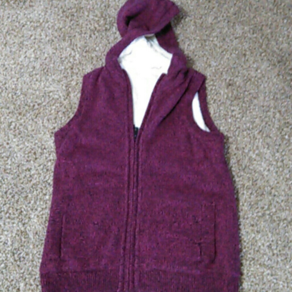 Denim and company sweater vest burgundy